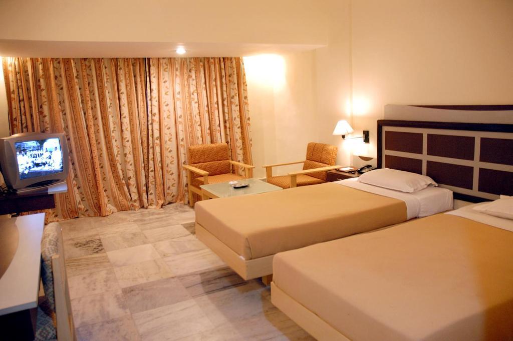 Hotel Abu Palace Chennai Room photo